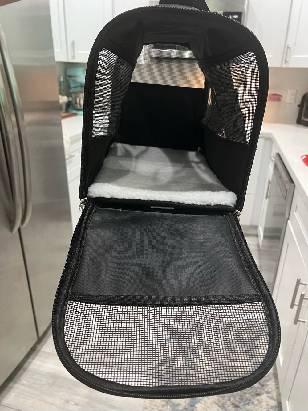 Black Small Pet Carrier Bag with Removable Strap - Picture 4 of 5